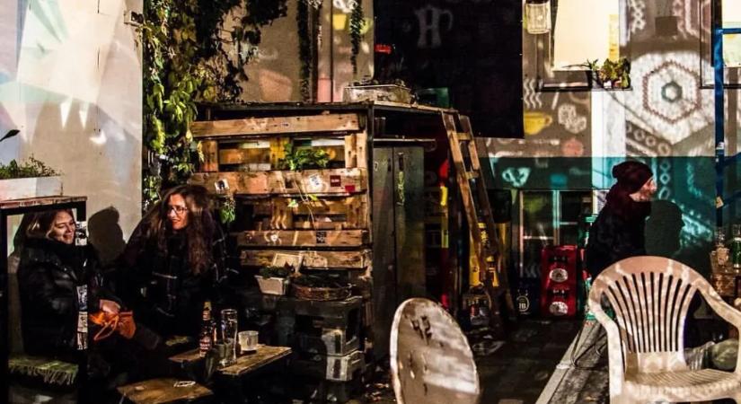 Eladta az ingatlant a tulajdonos, jövő áprilistól bezár a civil programjairól ismert Auróra