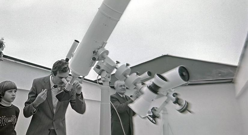 Egykor az éjszaka csodáit tette hozzáférhetővé, mégis lakat marad rajta