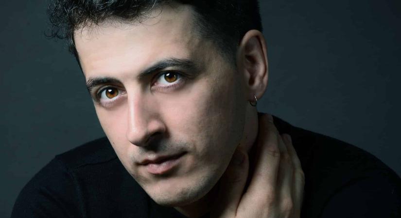 „A kripli kicsit Billy bölcsességéről és erejéről szól, arról, hogy felvállalja magát” – Interjú Csata Zsolt színművésszel