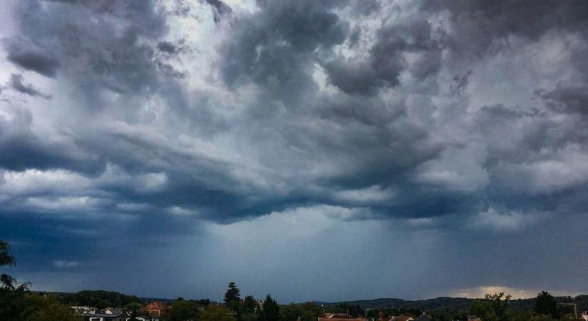 Az ország több területére is kiadták a figyelmeztetést, ez zúdul le kedden