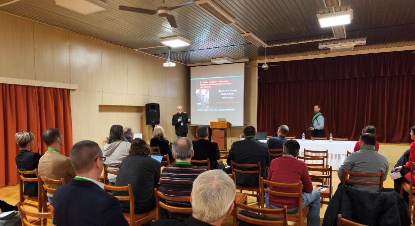 Dunaszerdahelyi médiakonferencia: az MI nem helyettesíti a kritikus gondolkodást az újságírásban