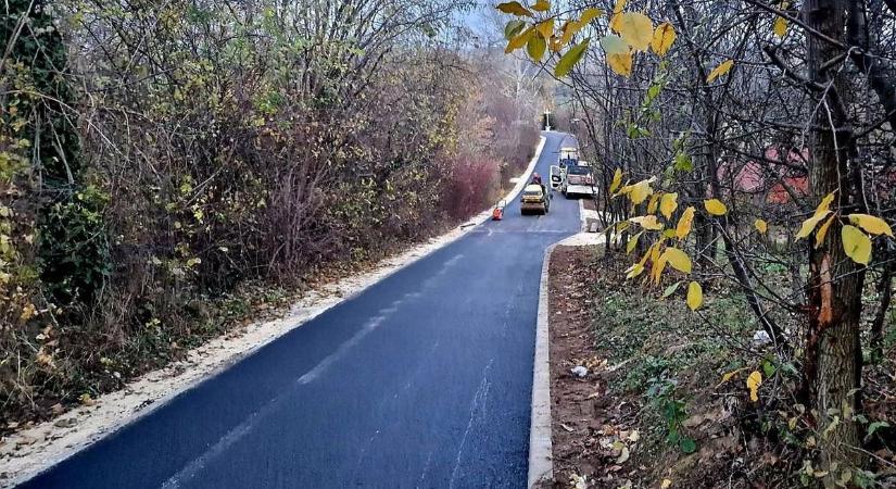 Aszfaltburkolatot kapott a Szitakötő utca – lezárult a beruházás