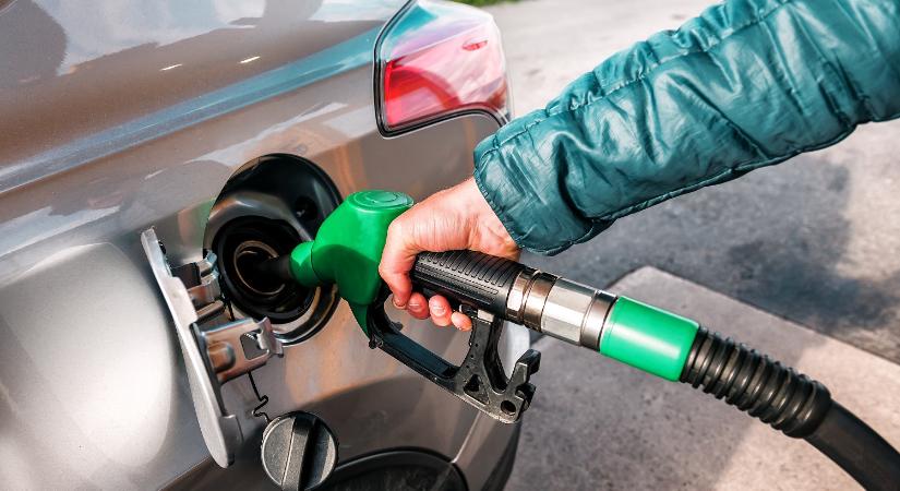 Megjött a döntés: így alakul holnap a benzin ára