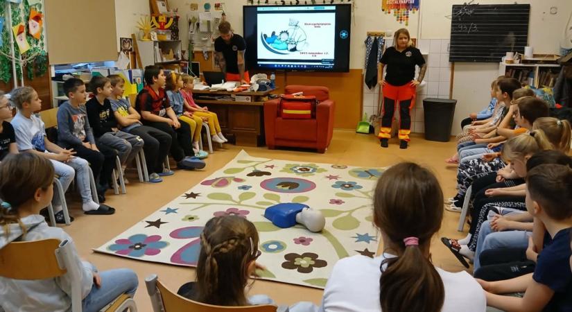 Elsősegélynyújtási alapismereteket sajátítottak el a dorogi Zrínyisek