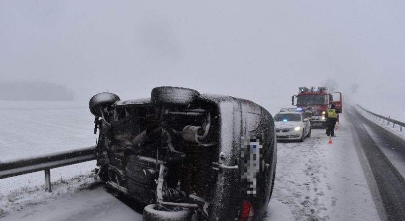 Sokkoló adat a balesetekről: a sofőrök figyelmetlensége és az ittas vezetés uralja az utakat