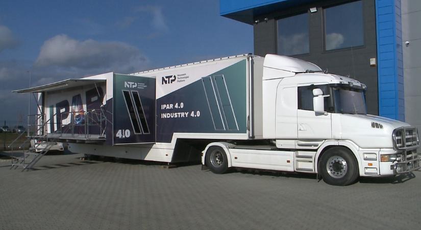 Debrecenbe is begördült az Ipar 4.0 Bemutatókamion! – videóval