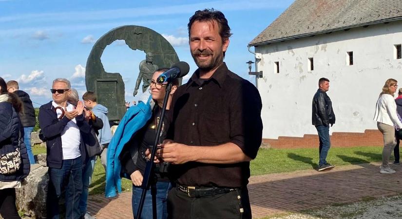 Nem áll meg, nem lassít: Prima Díjat kapott a hagyományőrzés nagykövete