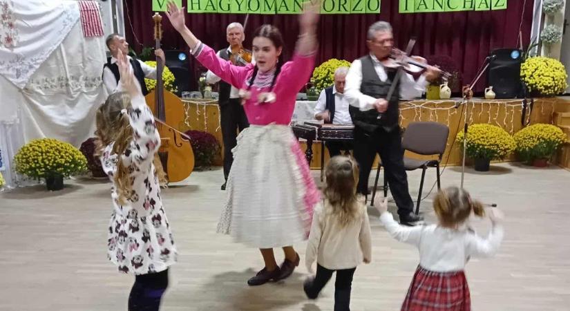 Hagyomány és közösség: ötödik alkalommal rendezték meg a Hagyományőrző Táncházat Battyánban
