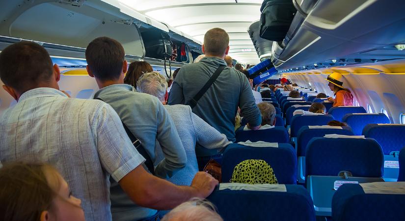 Tombolnak a repülőkön az utasok – a „kérem” és a „köszönöm” menti meg a járatokat?