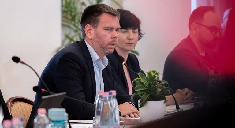 Egymásnak estek a fővárosi képviselők az Index cikke miatt