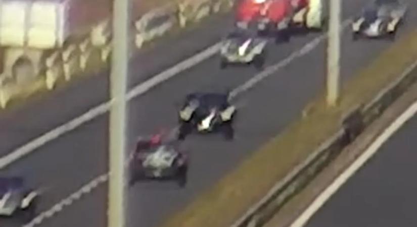 Drámai ámokfutás az M35-ösön, többen is centikre voltak a karamboltól – videó