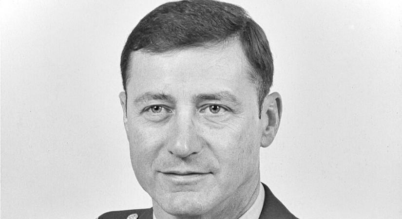 Elhunyt Wass Albert amerikai tábornok fia