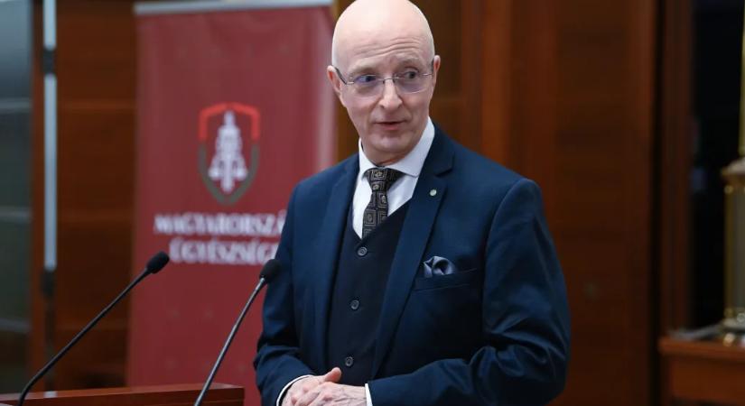 Varga Zs. András: A magyar igazságszolgáltatás egyre jobban sodródik a politikába