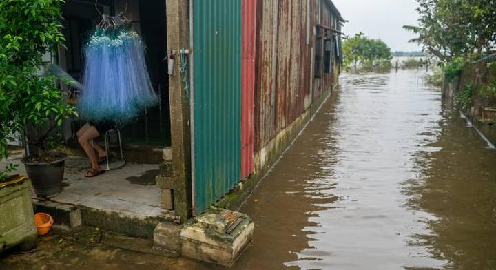 Apokaliptikus esőzés csapott le több országra – százezrek menekültek a pusztítás elől