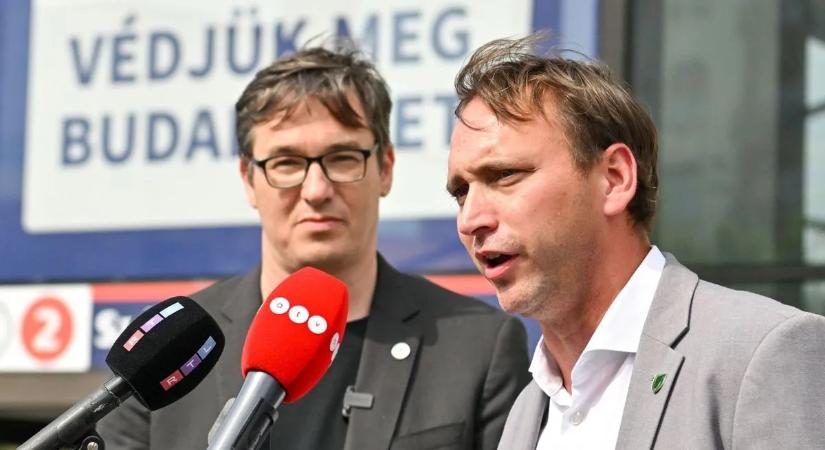 Százmilliókat szór ki az ablakon, és a gyerekeken spórol a II. kerületi polgármester