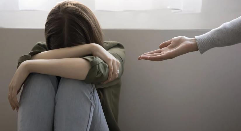 Hónapokig élt félelemben a 15 éves áldozat: senki nem hitte volna, mi zajlott a dorogi otthonban