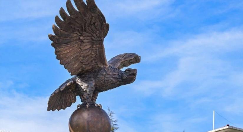 Tugrulszobrot avattak az ankarai magyar nagykövetség kertjében