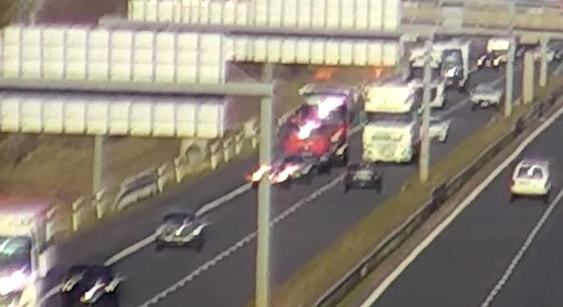 Videóra vették, ahogy forgalommal szemben, a belső sávban kocsikázik egy autós az M35-ösön