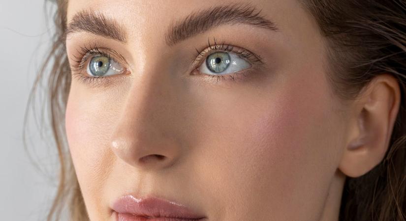 Ezzel a sminktrenddel végtelen sok bókot kapsz a karácsonyi bulikon