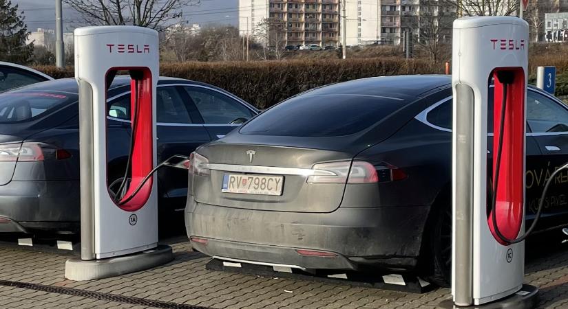 Szlovákiába érkezik a Tesla