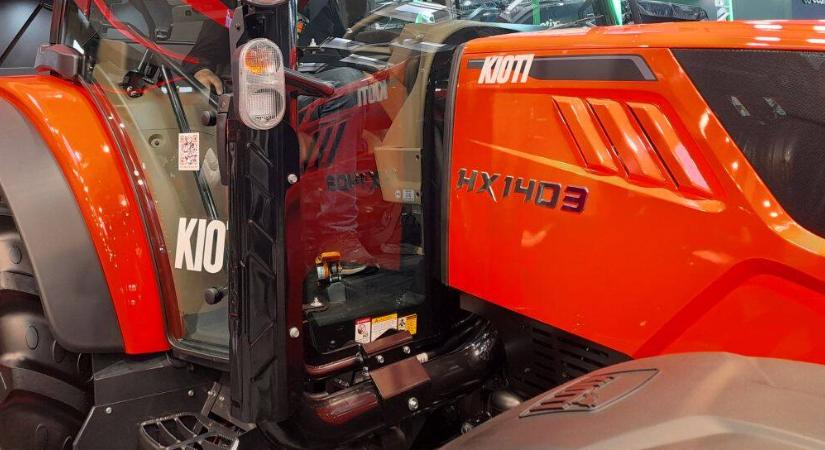Prémium traktor érkezett Dél-Koreából, szenzációs felszereltséggel, megfizethető áron