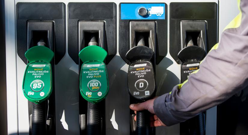 Demokraták: Esik az orosz olaj ára, de a benzin és a gázolaj mégis drágul