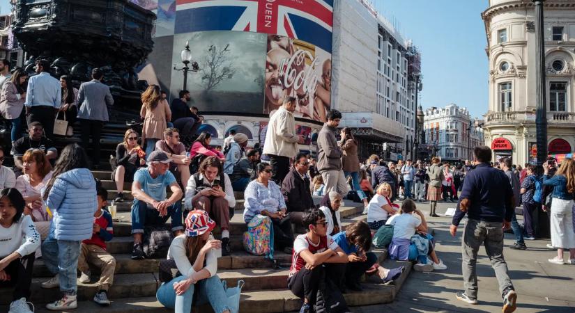 Megadóztatják a turistákat Londonban – a vendéglátósok összeomlástól tartanak