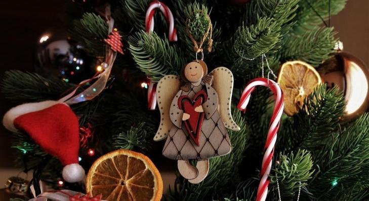 Karácsonyfa-díszítő verseny Petőfibányán 