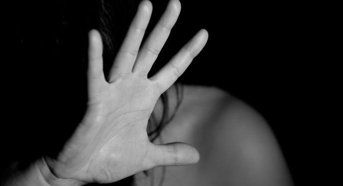 Ötből két nőt ért szexuális zaklatás a munkahelyén