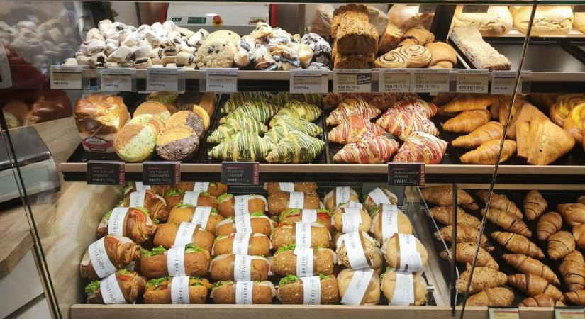Gyors felújítás után új arculattal nyitott ki a szegedi pékség Anna-kúti üzlete – imádják a vásárlók