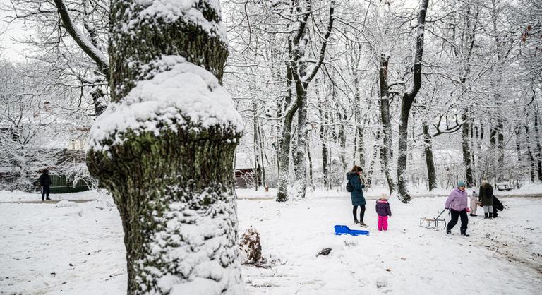 Hétfő reggelre még mínusz rekordok dőltek meg, keddre már a kabátot is ledobhatjuk