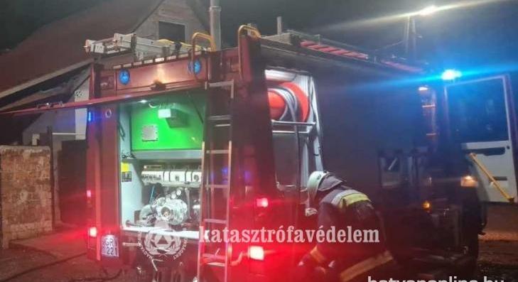 Kidőlt fák, balesetek, égő tető 