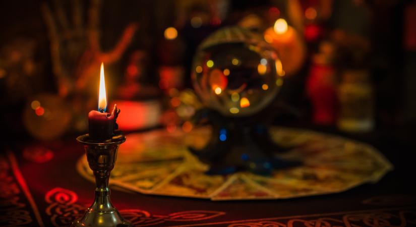 Heti Tarot jóslás november 24-30.: a Kardok Királynője tisztánlátást hoz