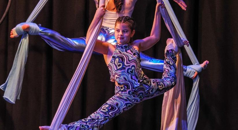 Látványos légtornagála a Mamma Mia jegyében ( galéria)