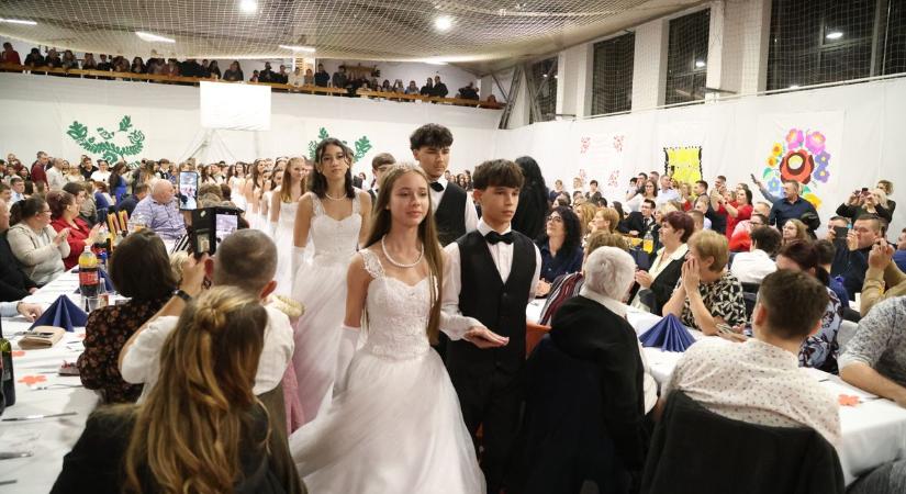 Egy estére királyfik és királylányok lehettek - galériával, videóval