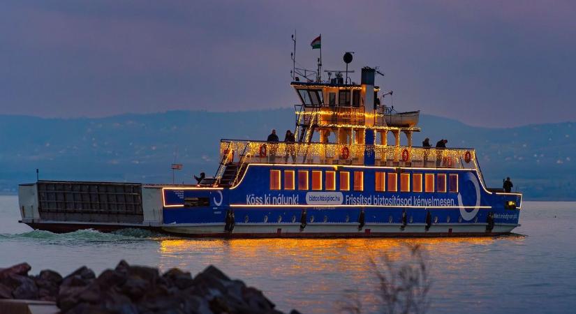 Aki nem akarja lekésni, jó, ha tájékozódik - mától így közlekednek a balatoni kompok