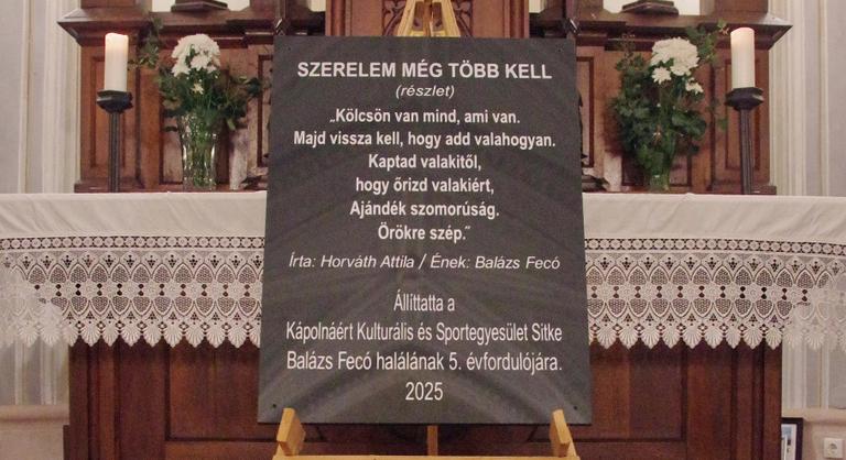 Balázs Fecó emléktáblát kapott Sitkén, ahol jövőre újra fellép a Korál