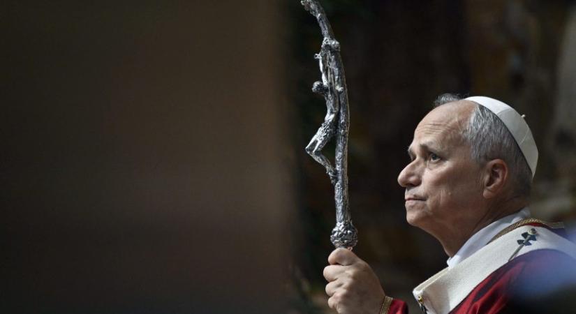 XIV. Leó vasalódeszkán gyakorolt, a Szent Péter-bazilika oltáráig jutott