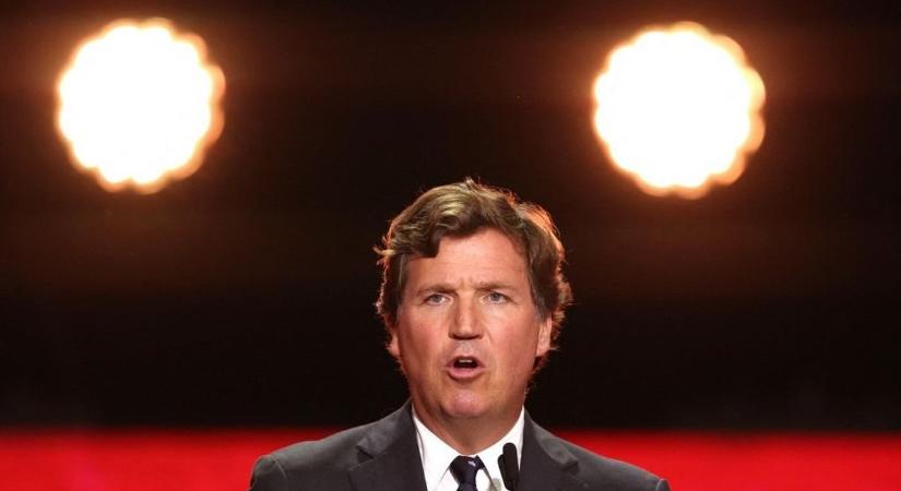 Aranyat érő nézettségét valódi aranyra váltja Tucker Carlson