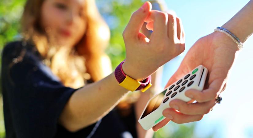 Már karkötővel és gyűrűvel is fizethetnek a Gránit Bank ügyfelei