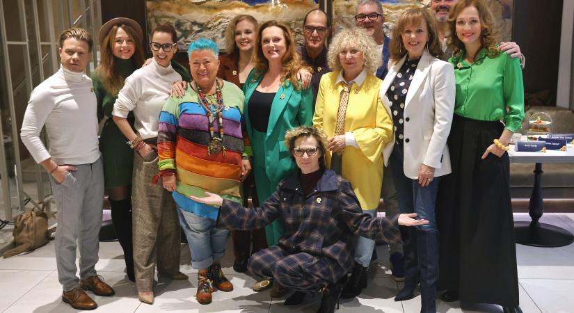 Sztárszereposztásban érkezik a Naptárlányok a Játékszínbe!