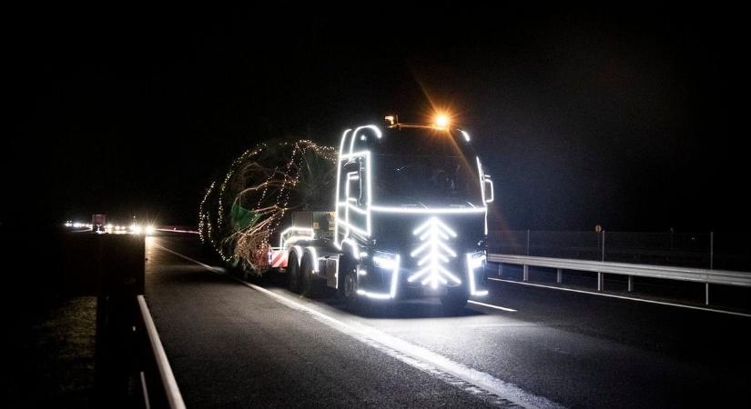 Kikerekedett az autósok szeme, mikor meglátták, milyen szállítmány halad végig a Jászkunságon – videóval