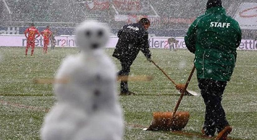 Tatabányán a soproni drukkerek takarították a havat