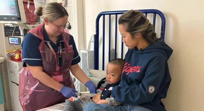 Egy ritka genetikai rendellenességben szenvedő fiú életét tették jobbá egy először kipróbált génterápiával