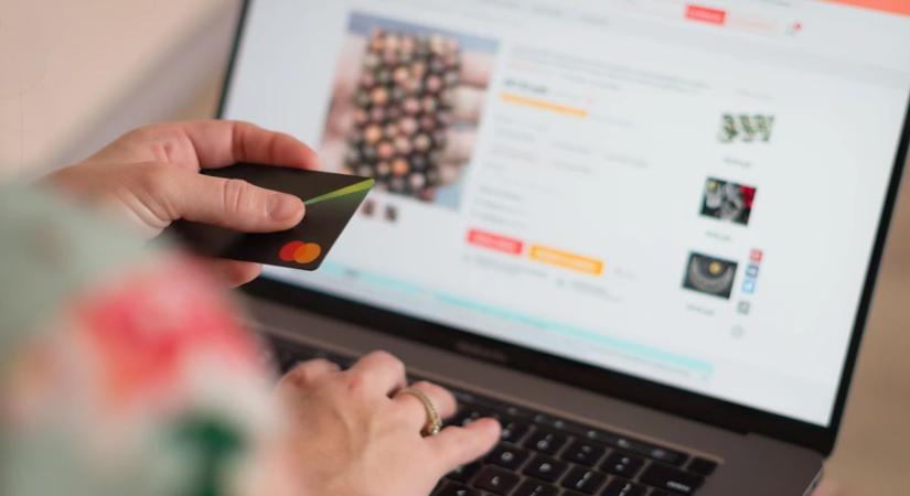 Beindult a csalók szezonja: a gyanúsan olcsó ajánlatokra figyelmeztetnek a hatóságok