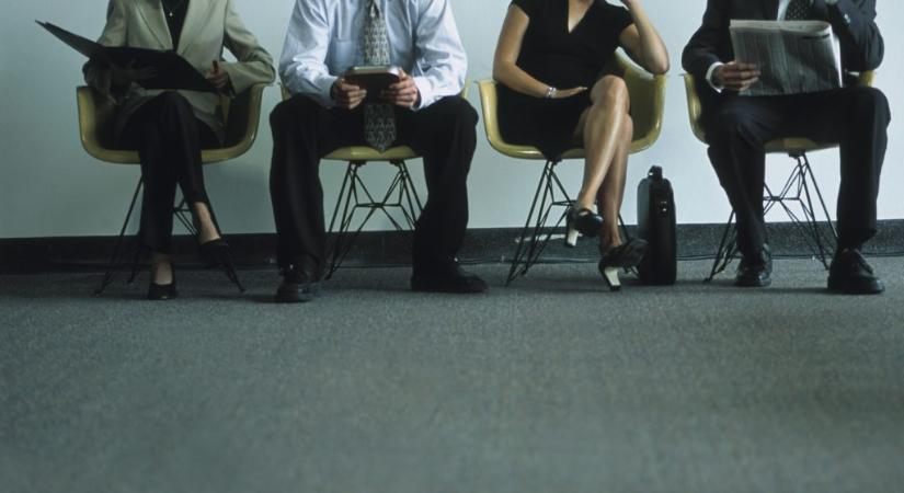 Fordulat a munkaerőpiacon: fogynak az álláshirdetések, egyre többen választ sem kapnak