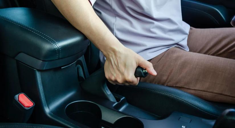 Több tízezret is bukhatsz, ha nem figyelsz: ilyenkor ne használd a kéziféket