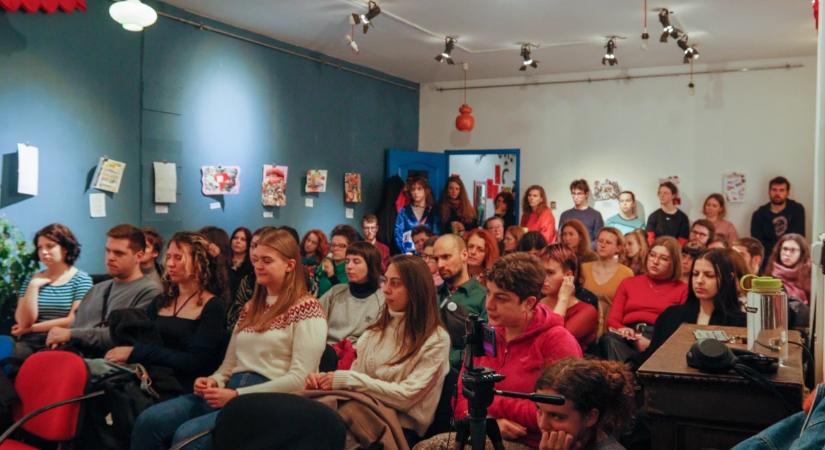 Márciusig működik, aztán lehúzza a rolót a népszerű közösségi ház