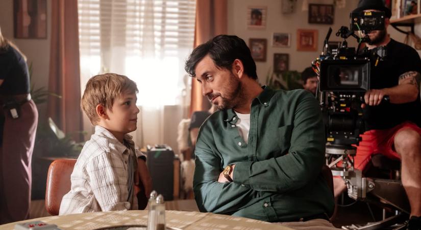 Itt az új magyar romkom, a Beléd estem második, hivatalos előzetese