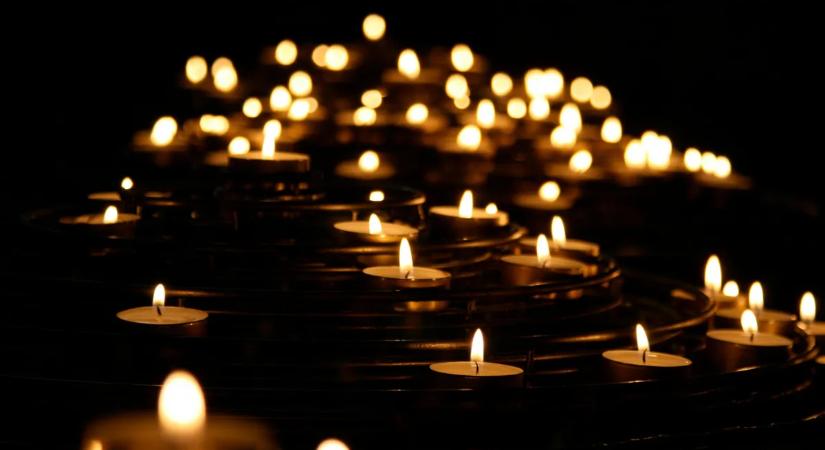 Lángok követelték egy nő életét egy sárvári lakástűzben